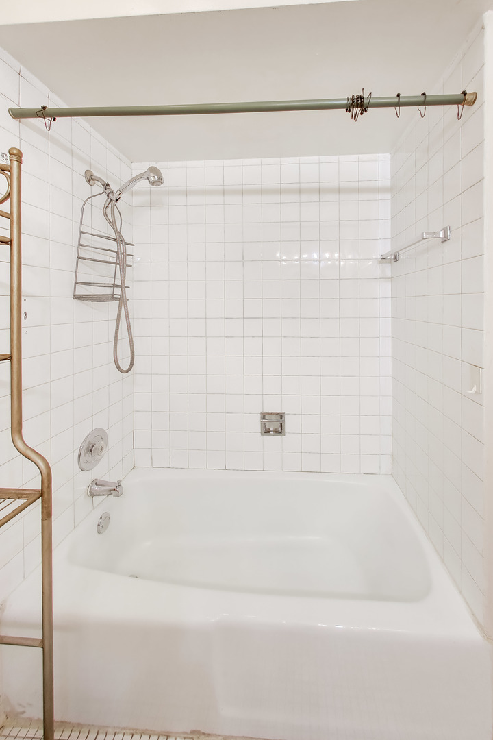 7908 W North Avenue Unit: 201C