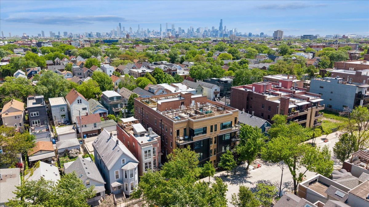 1841 N California Avenue Unit: 2A