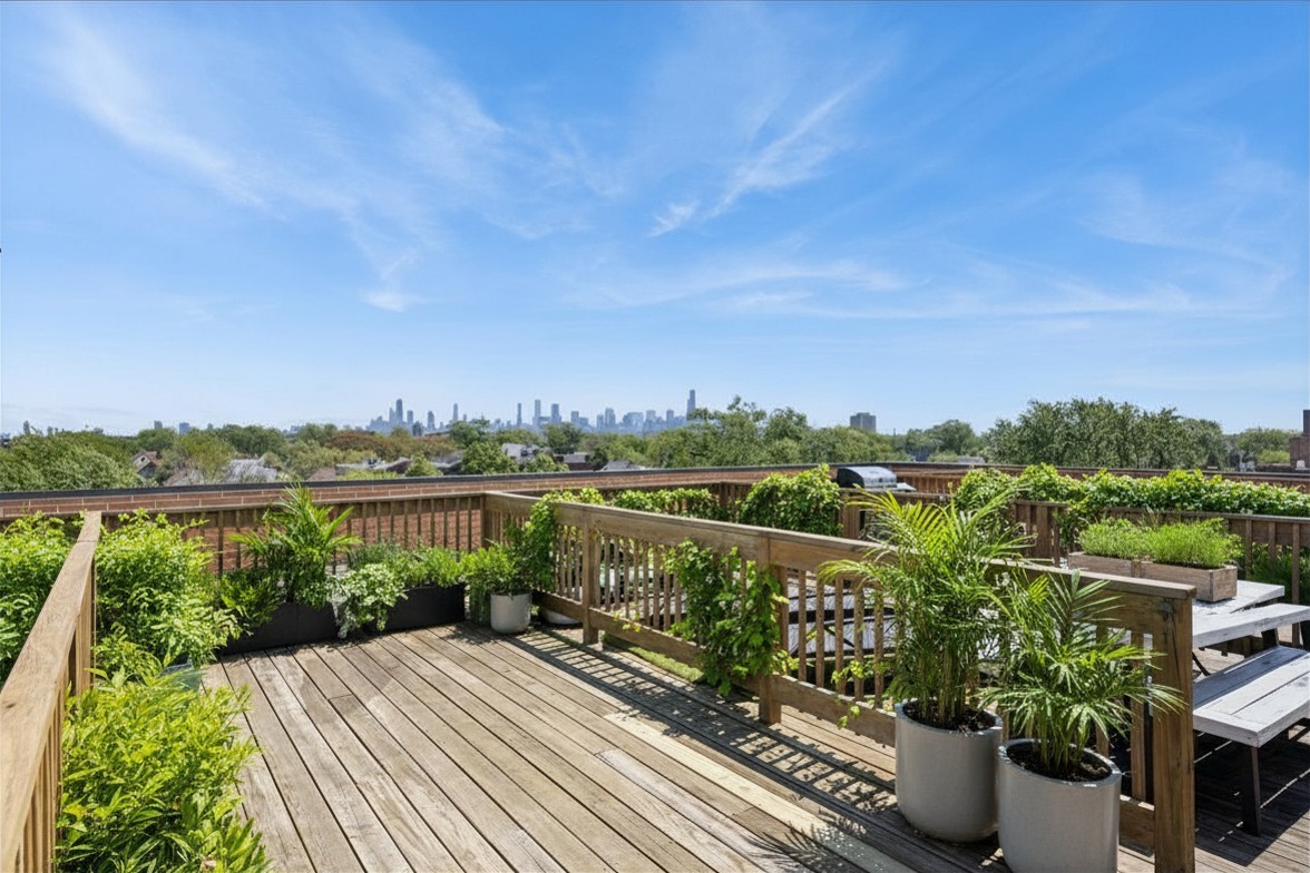 1841 N California Avenue Unit: 2A