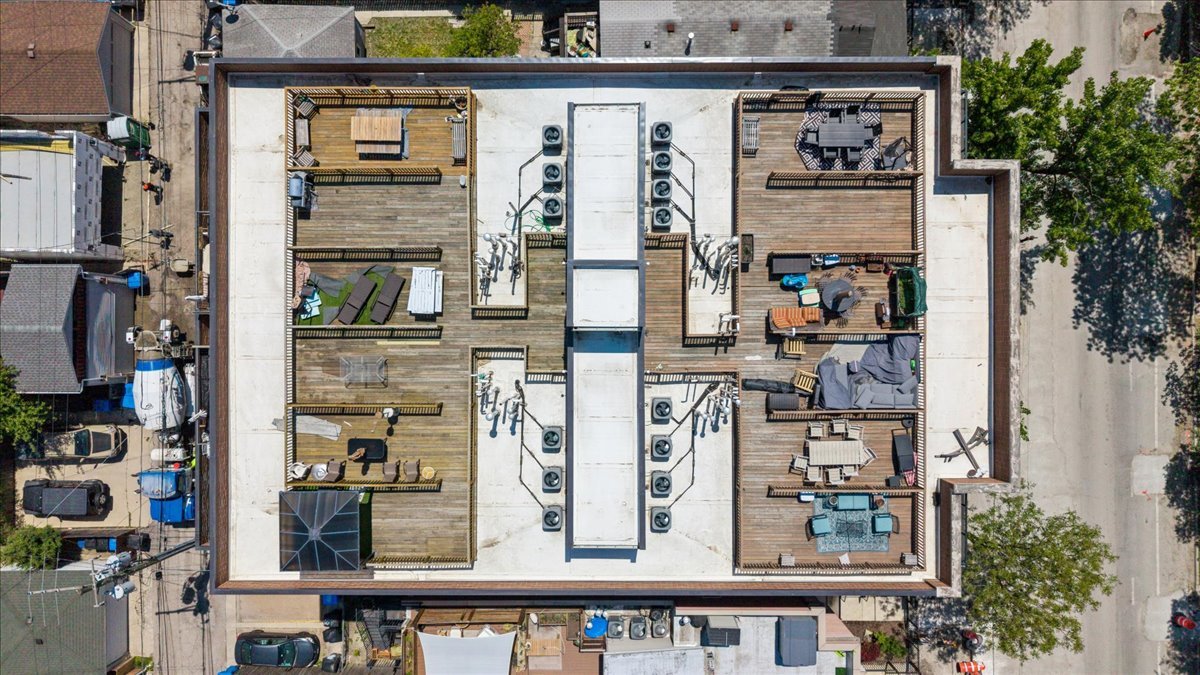 1841 N California Avenue Unit: 2A