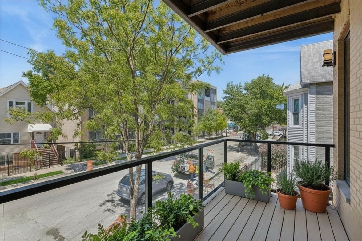 1841 N California Avenue Unit: 2A
