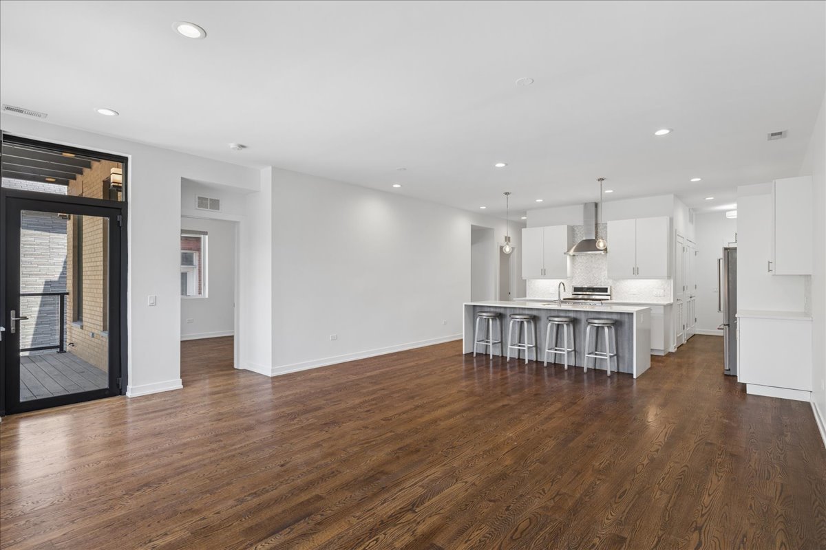 1841 N California Avenue Unit: 2A