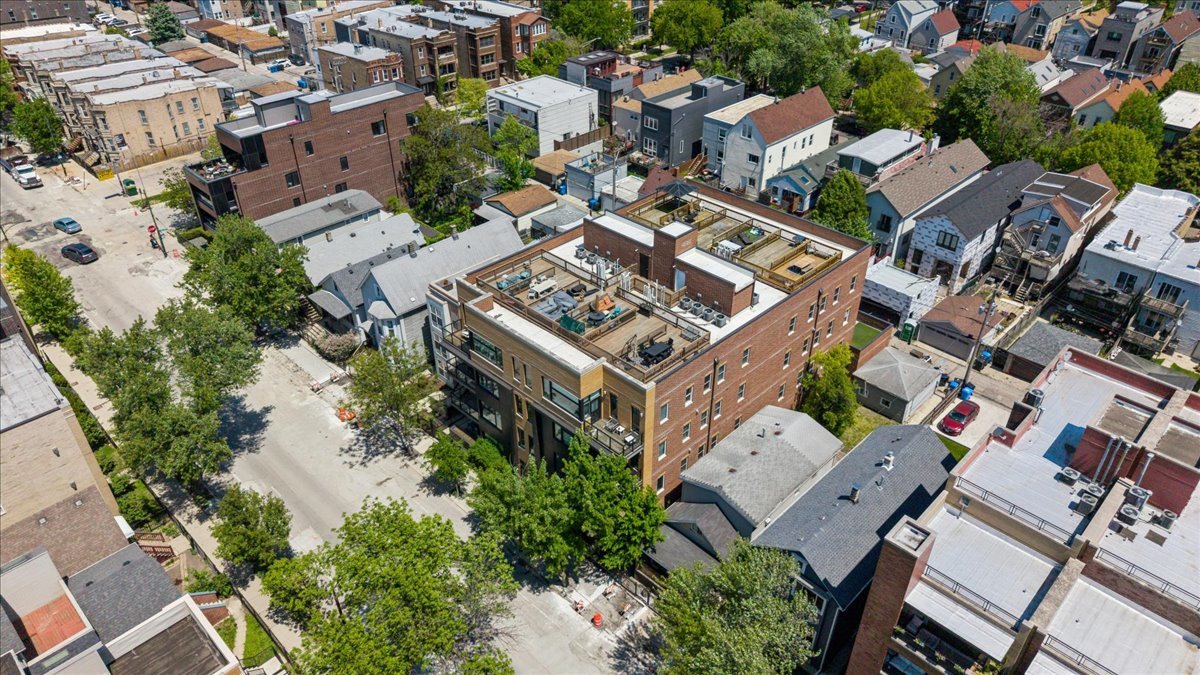1841 N California Avenue Unit: 2A