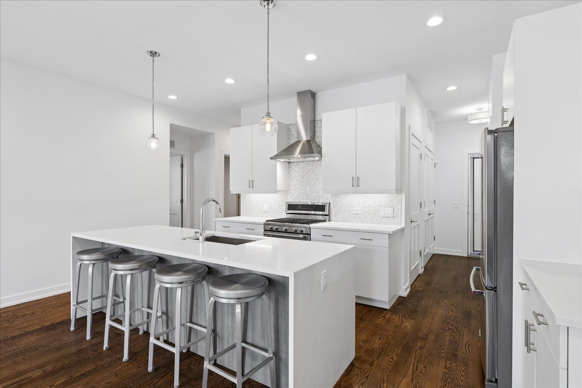 1841 N California Avenue Unit: 2A