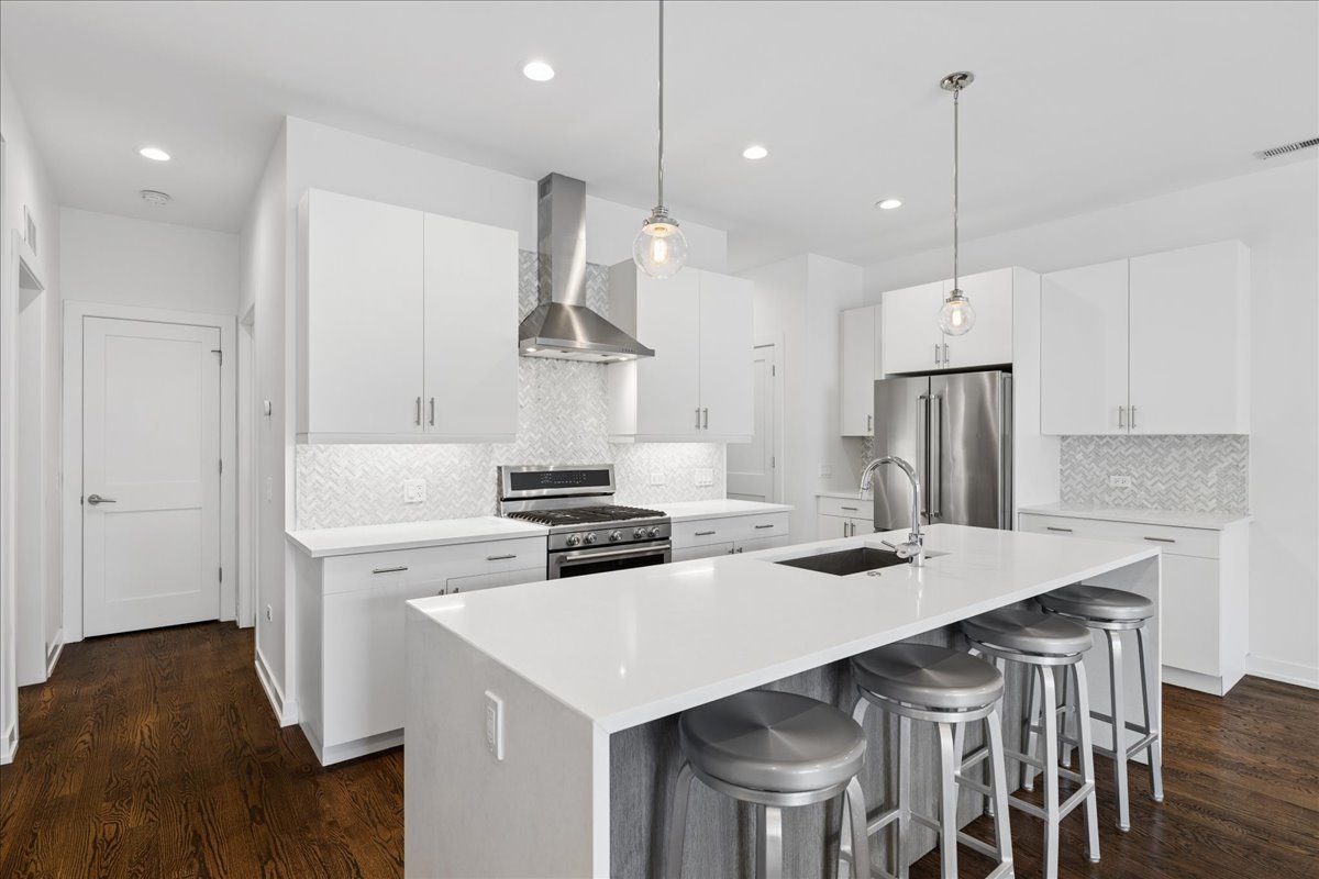 1841 N California Avenue Unit: 2A