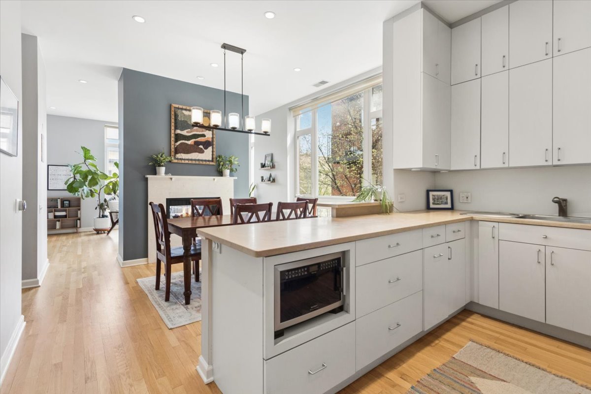 4150 N Sheridan Road Unit: 3S