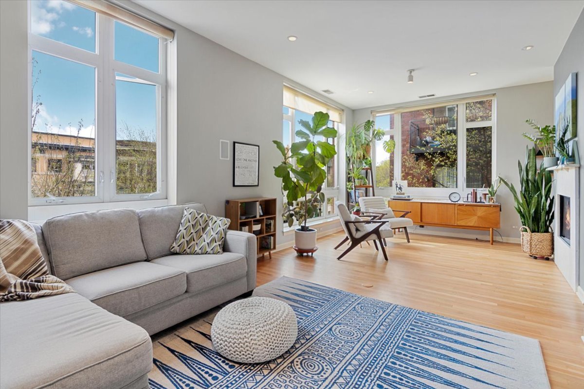 4150 N Sheridan Road Unit: 3S