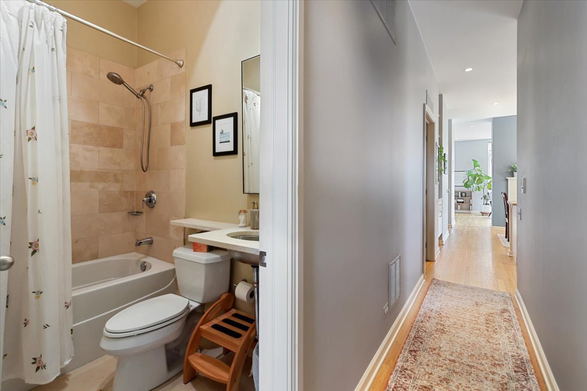 4150 N Sheridan Road Unit: 3S