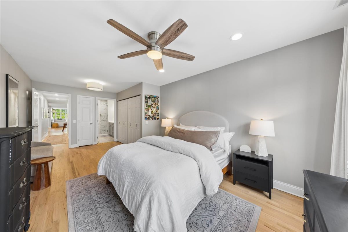 2555 N Southport Avenue Unit: 3