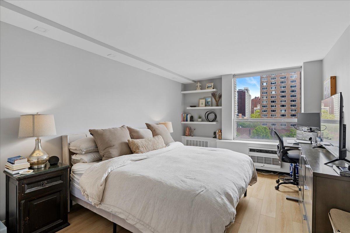 1355 N Sandburg Terrace Unit: 706D