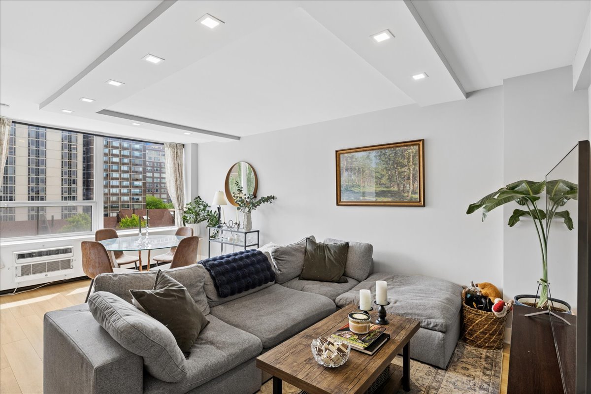 1355 N Sandburg Terrace Unit: 706D