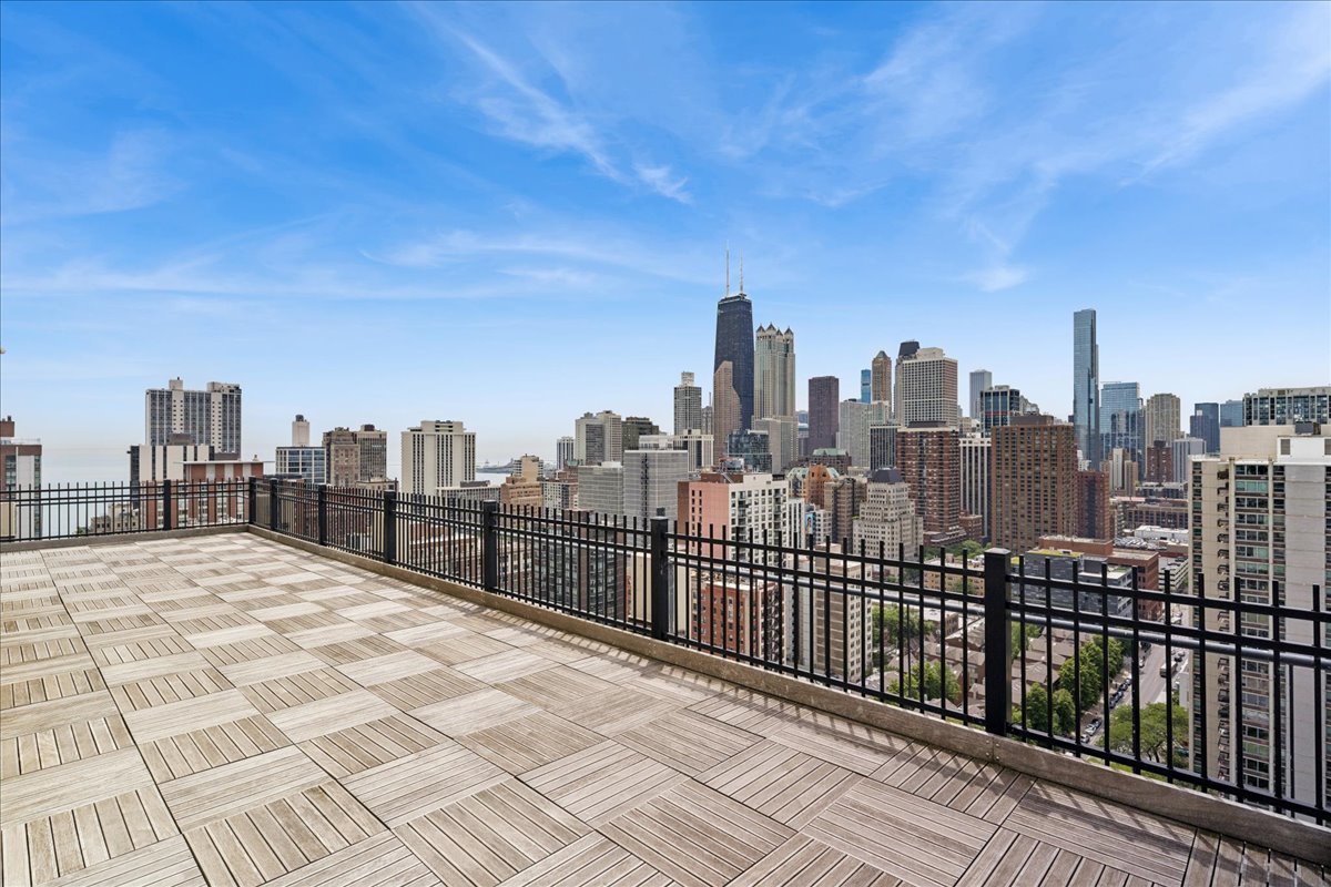 1355 N Sandburg Terrace Unit: 706D