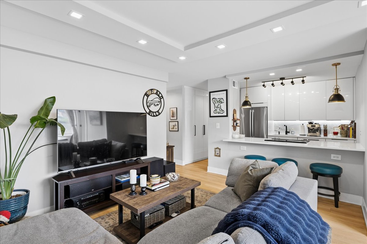 1355 N Sandburg Terrace Unit: 706D