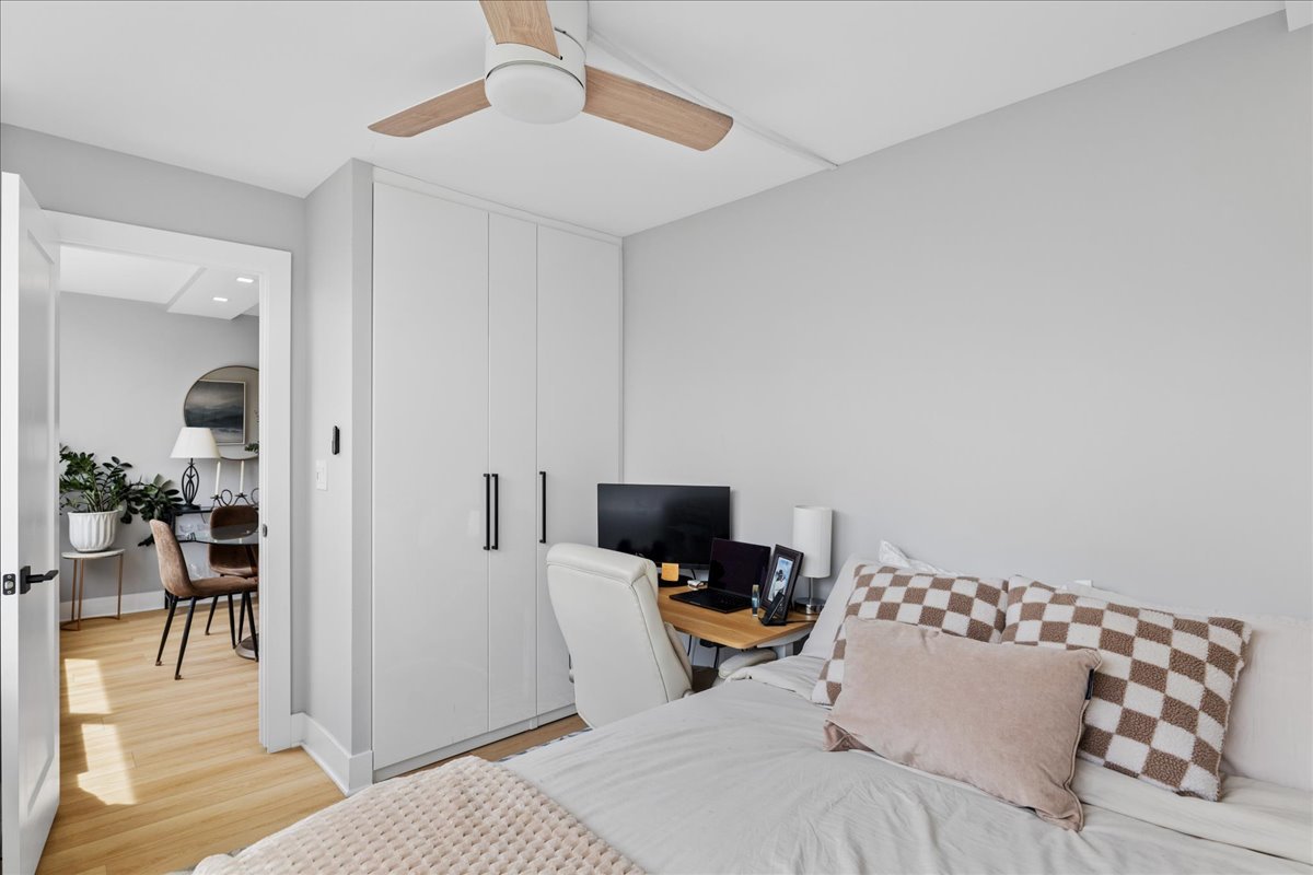 1355 N Sandburg Terrace Unit: 706D