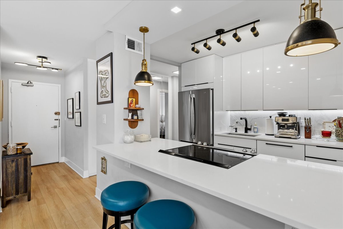 1355 N Sandburg Terrace Unit: 706D