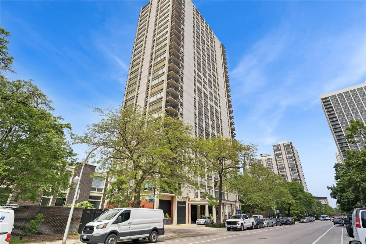 1355 N Sandburg Terrace Unit: 706D