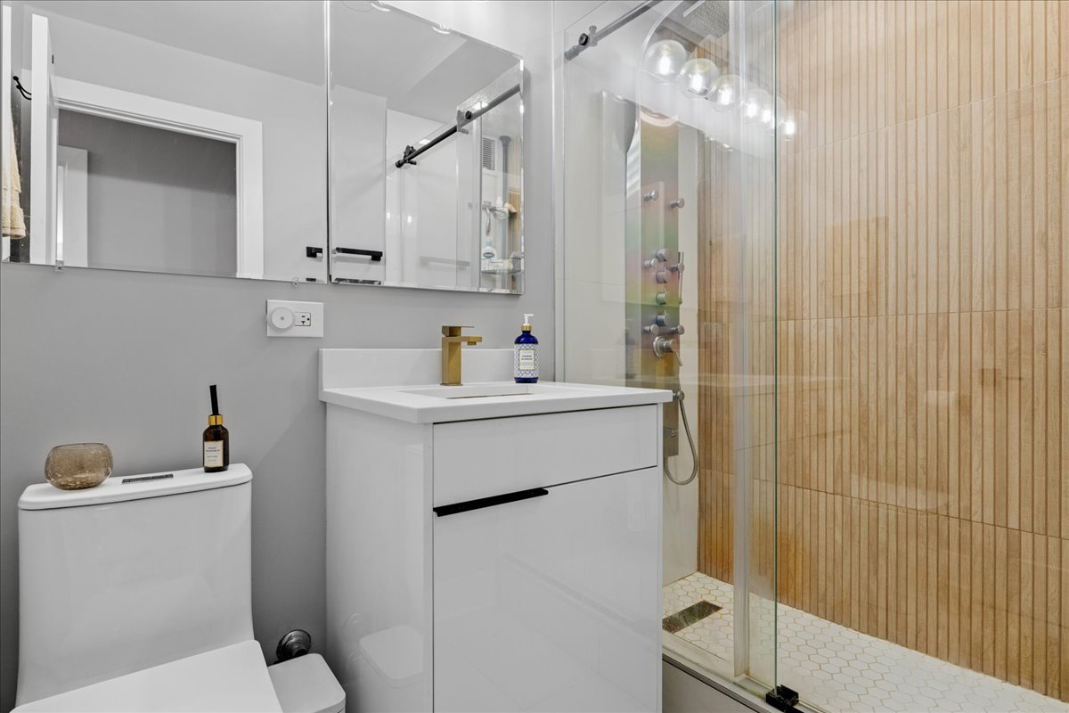1355 N Sandburg Terrace Unit: 706D