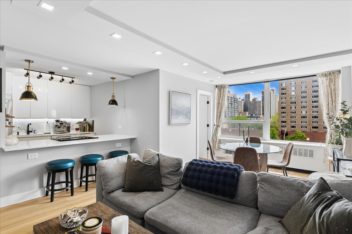 1355 N Sandburg Terrace Unit: 706D