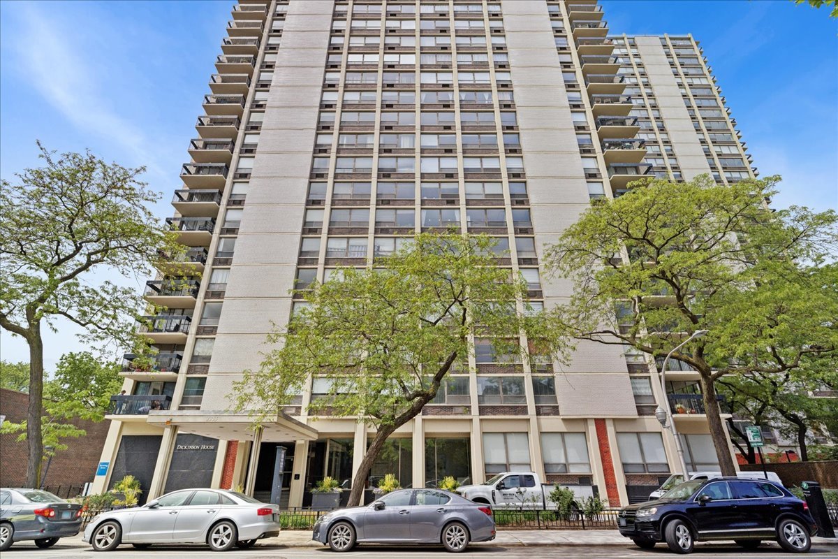 1355 N Sandburg Terrace Unit: 706D