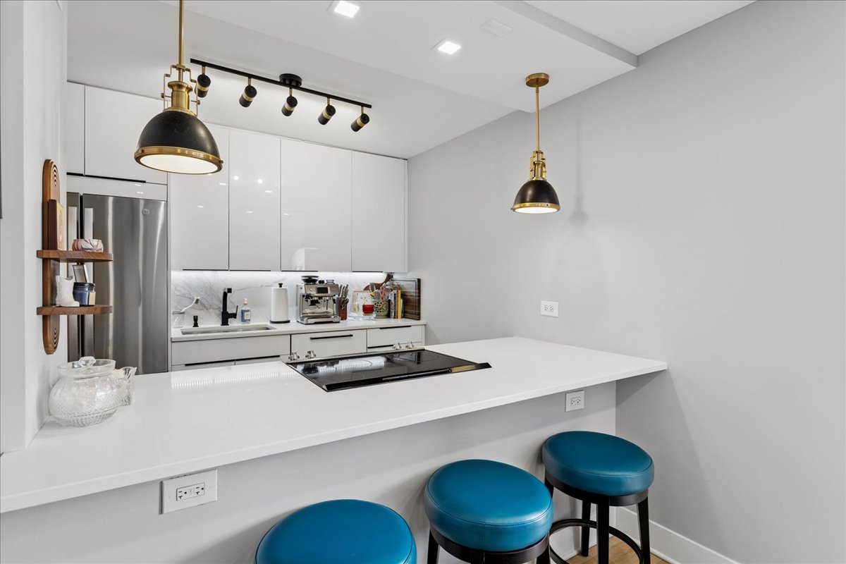 1355 N Sandburg Terrace Unit: 706D