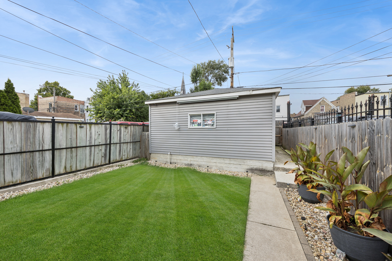 1414 N Avers Avenue