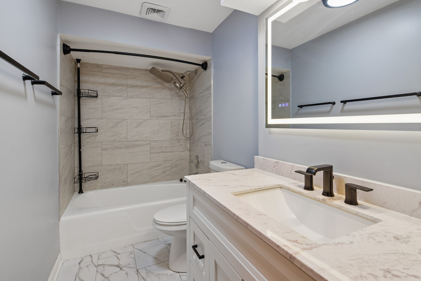 4928 N Lester Avenue Unit: 2B
