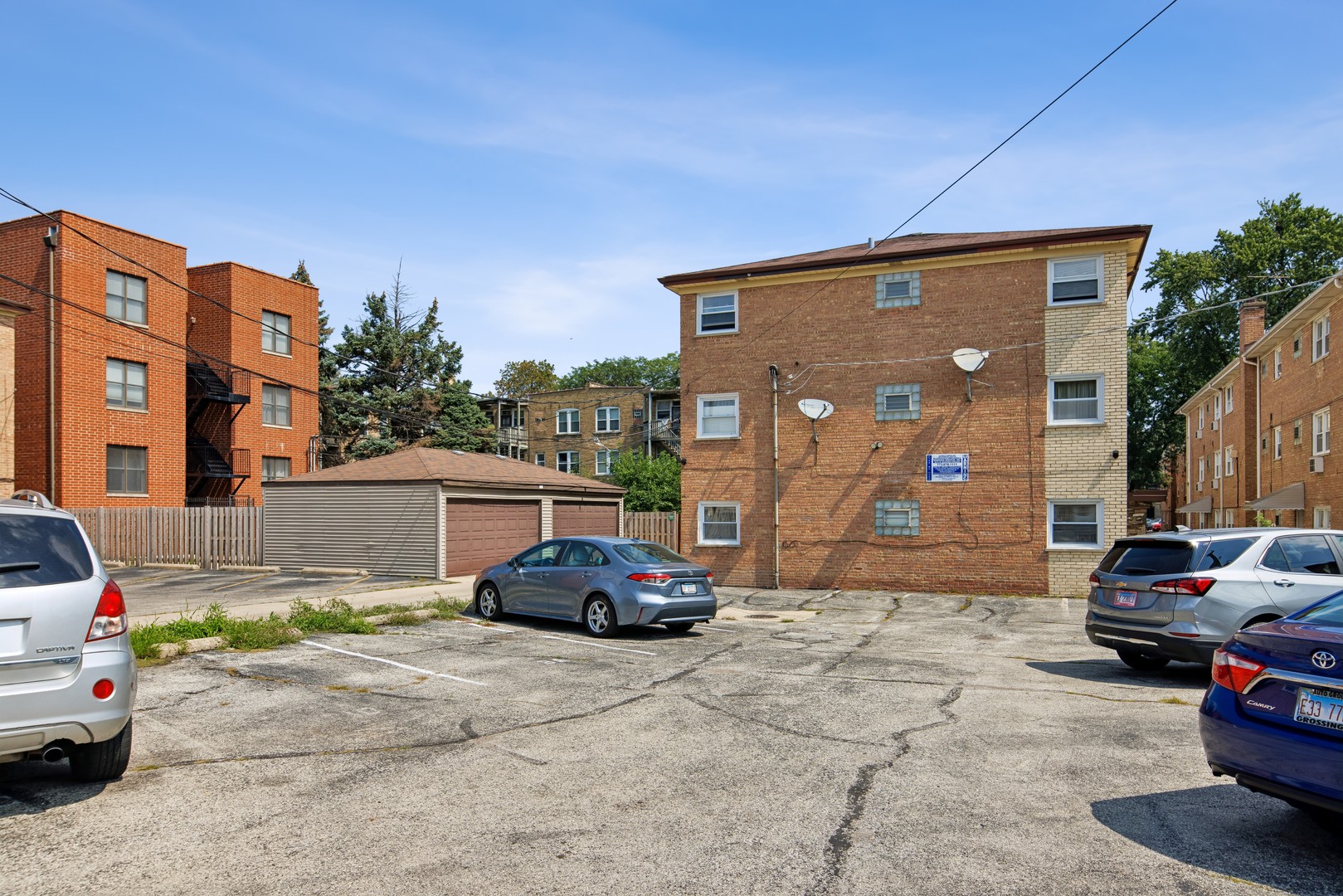 4928 N Lester Avenue Unit: 2B