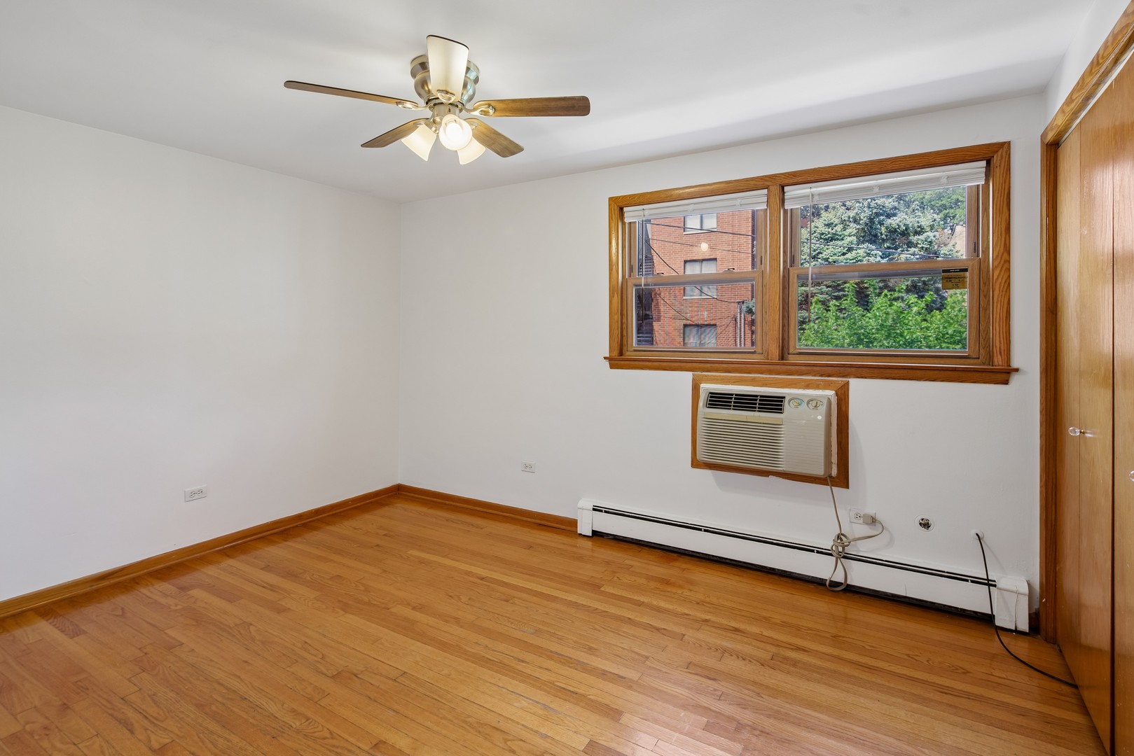 4928 N Lester Avenue Unit: 2B