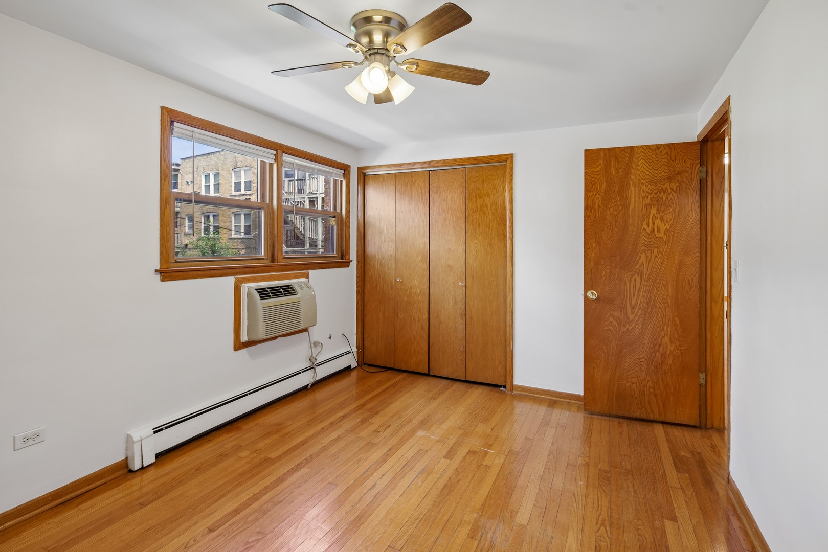 4928 N Lester Avenue Unit: 2B