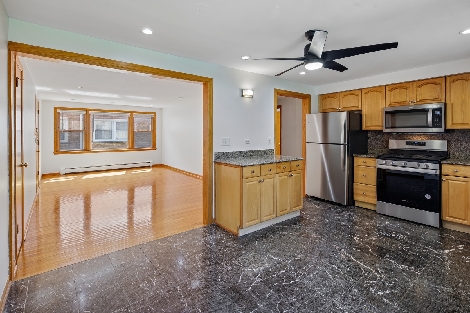 4928 N Lester Avenue Unit: 2B