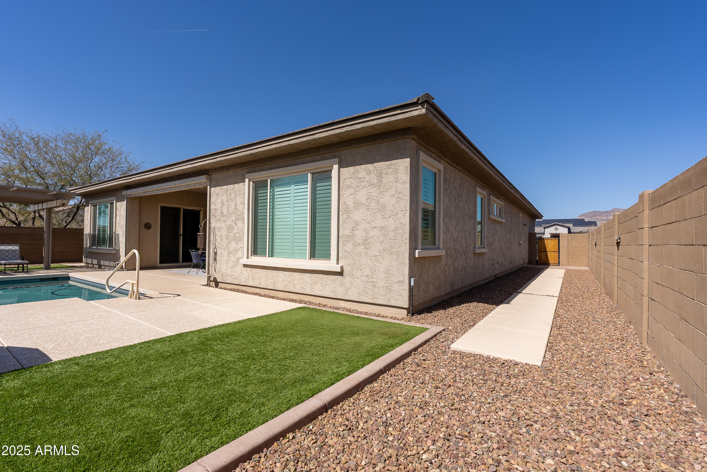 10657 E EVERGREEN Street, Mesa