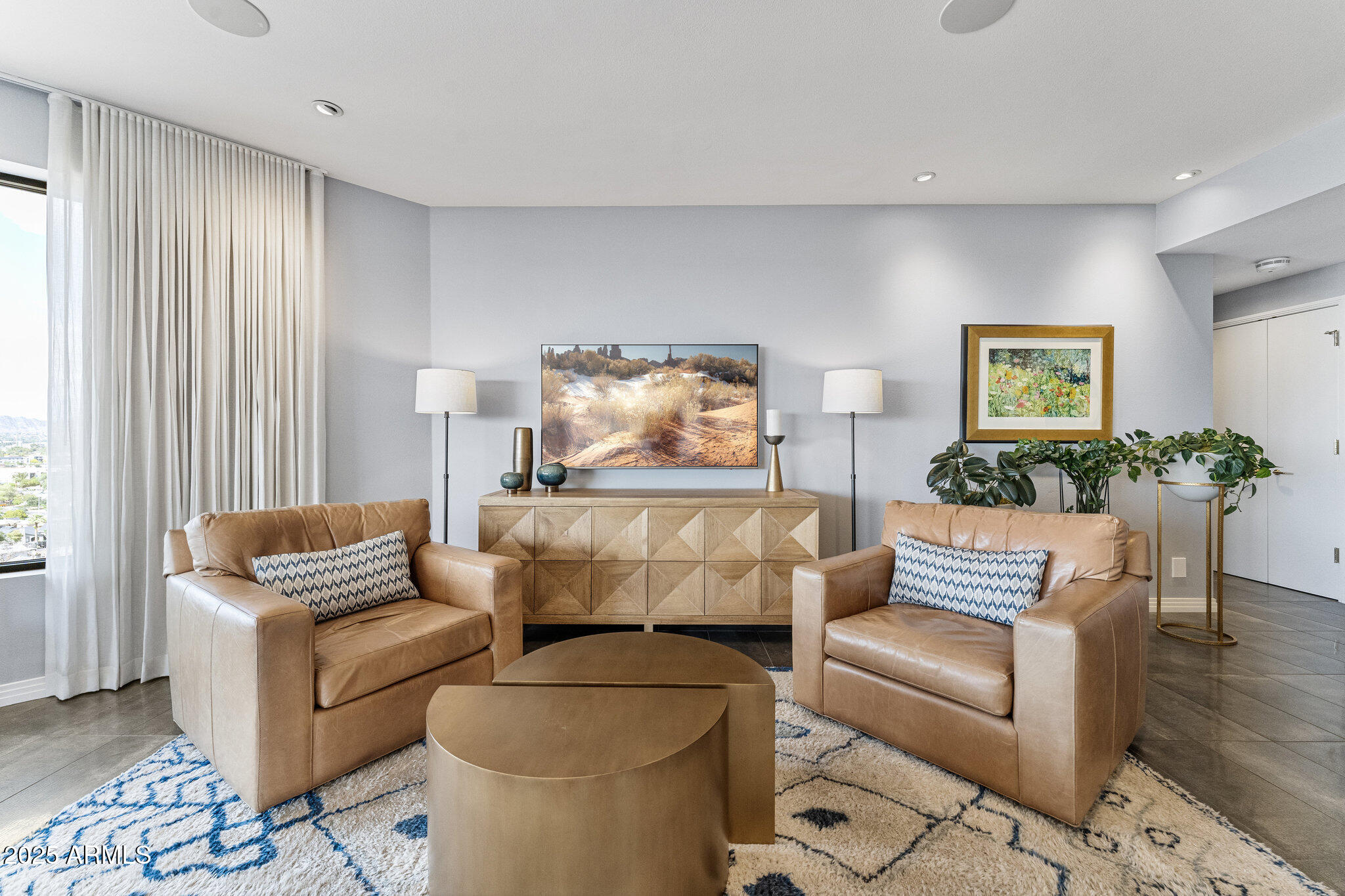 1040 E OSBORN Road, 1103