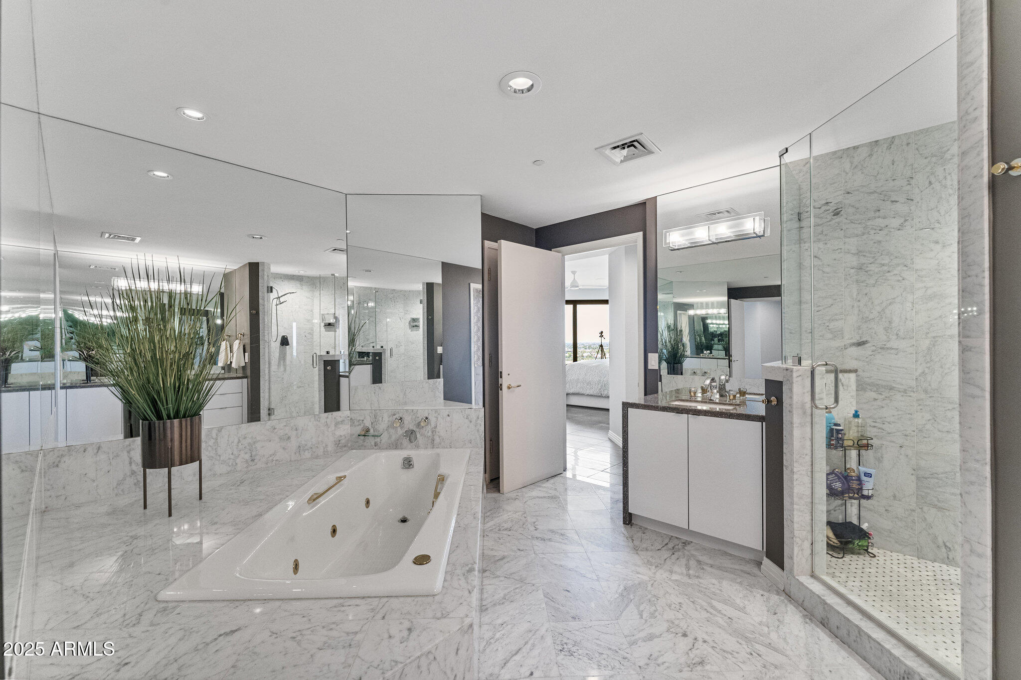 1040 E OSBORN Road, 1103