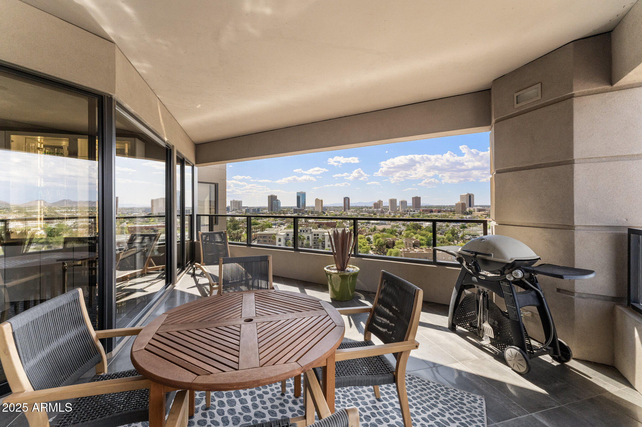 1040 E OSBORN Road, 1103