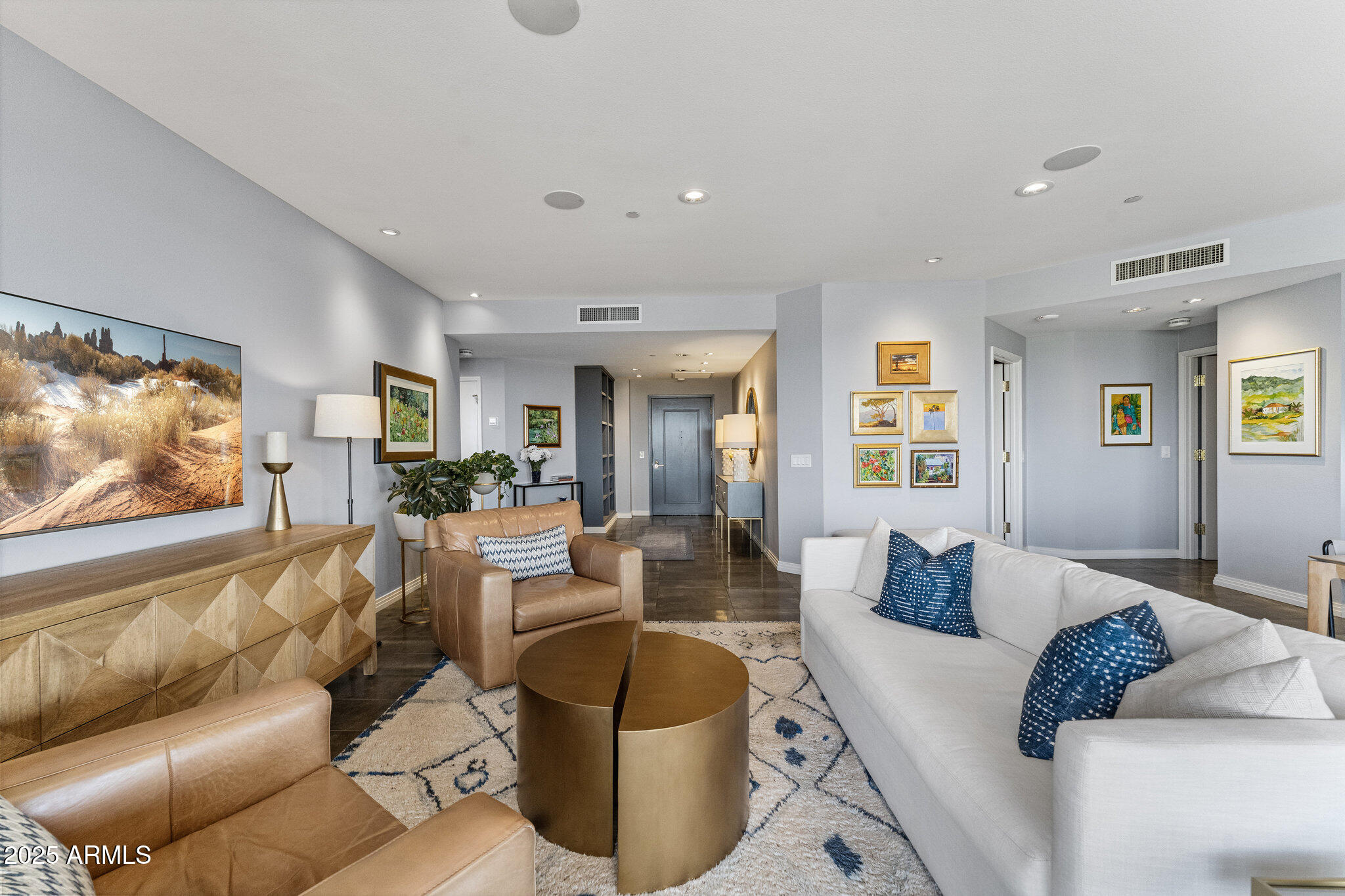 1040 E OSBORN Road, 1103