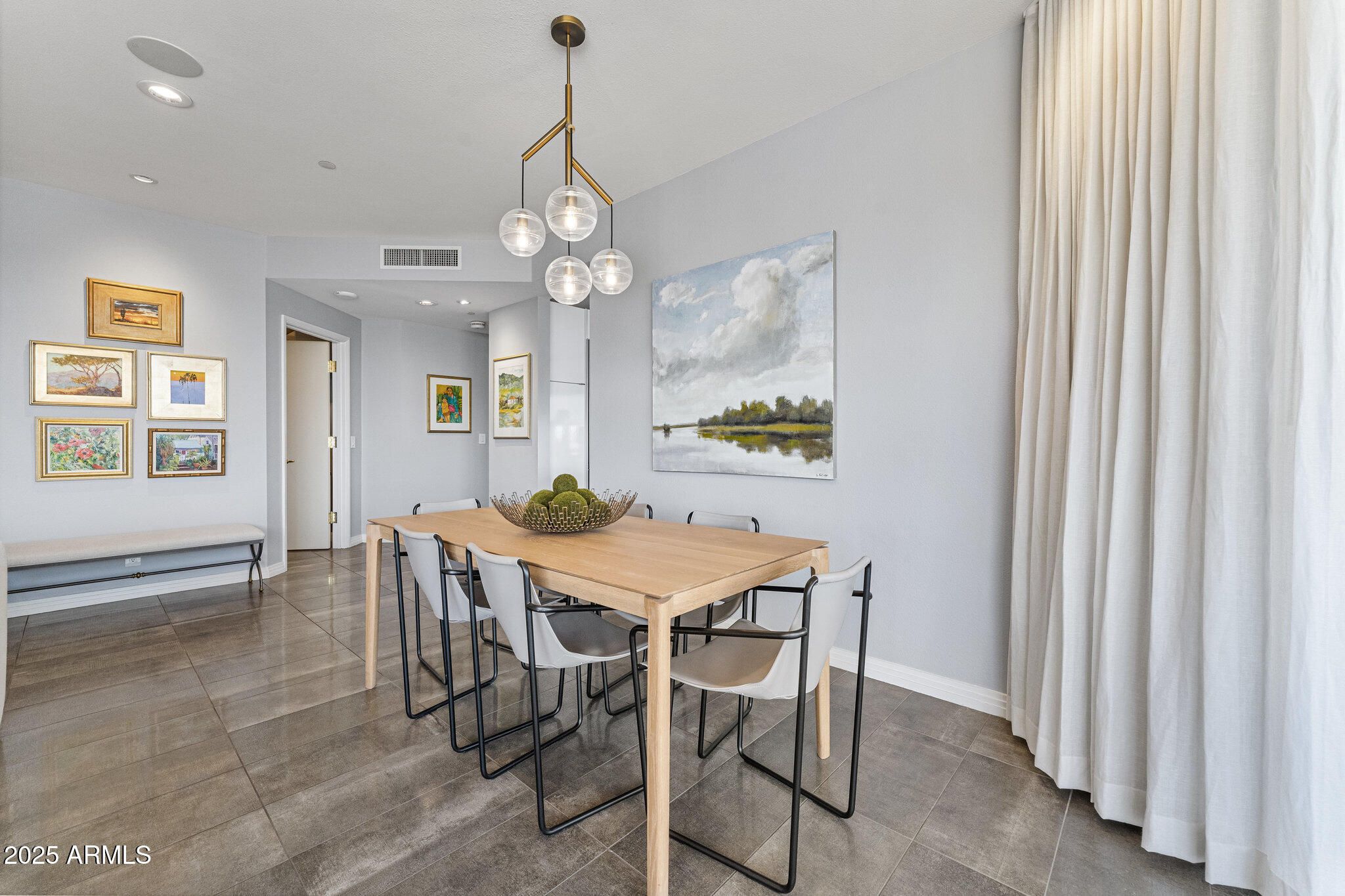 1040 E OSBORN Road, 1103