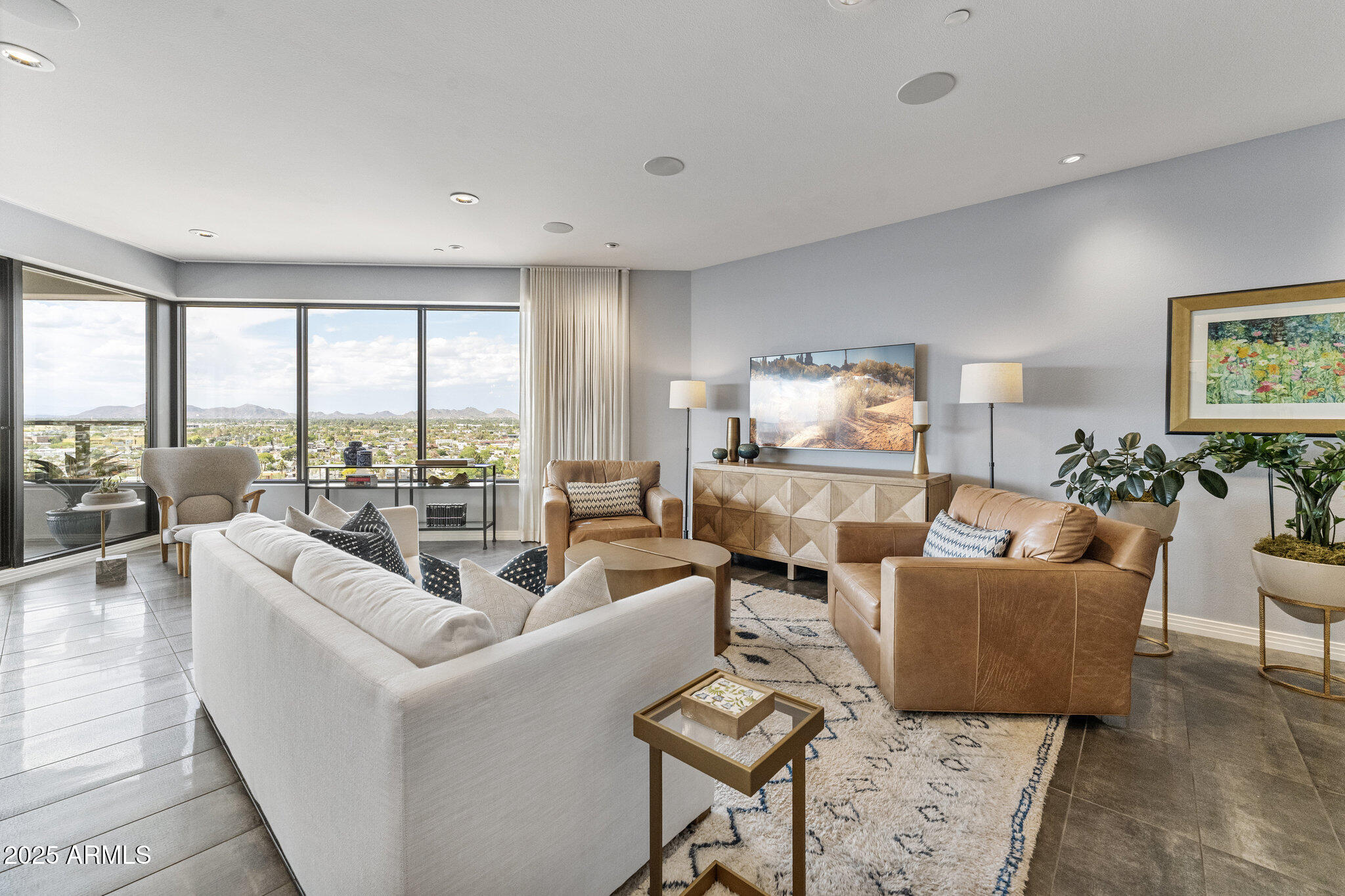 1040 E OSBORN Road, 1103