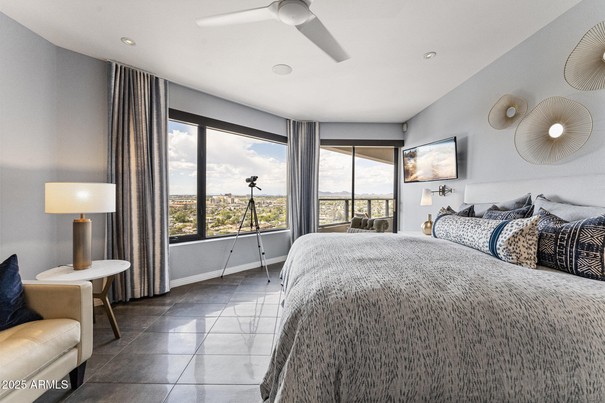 1040 E OSBORN Road, 1103