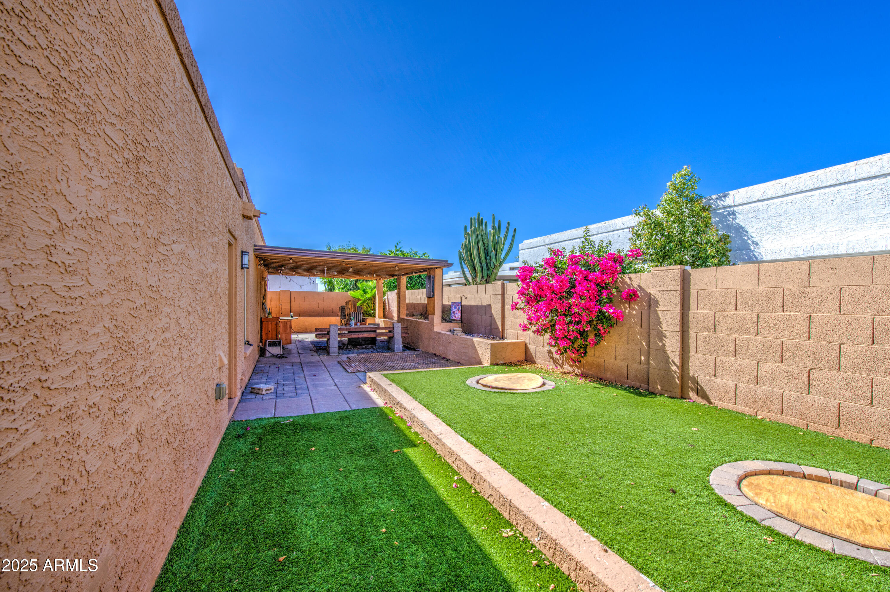 830 E MICHELLE Drive