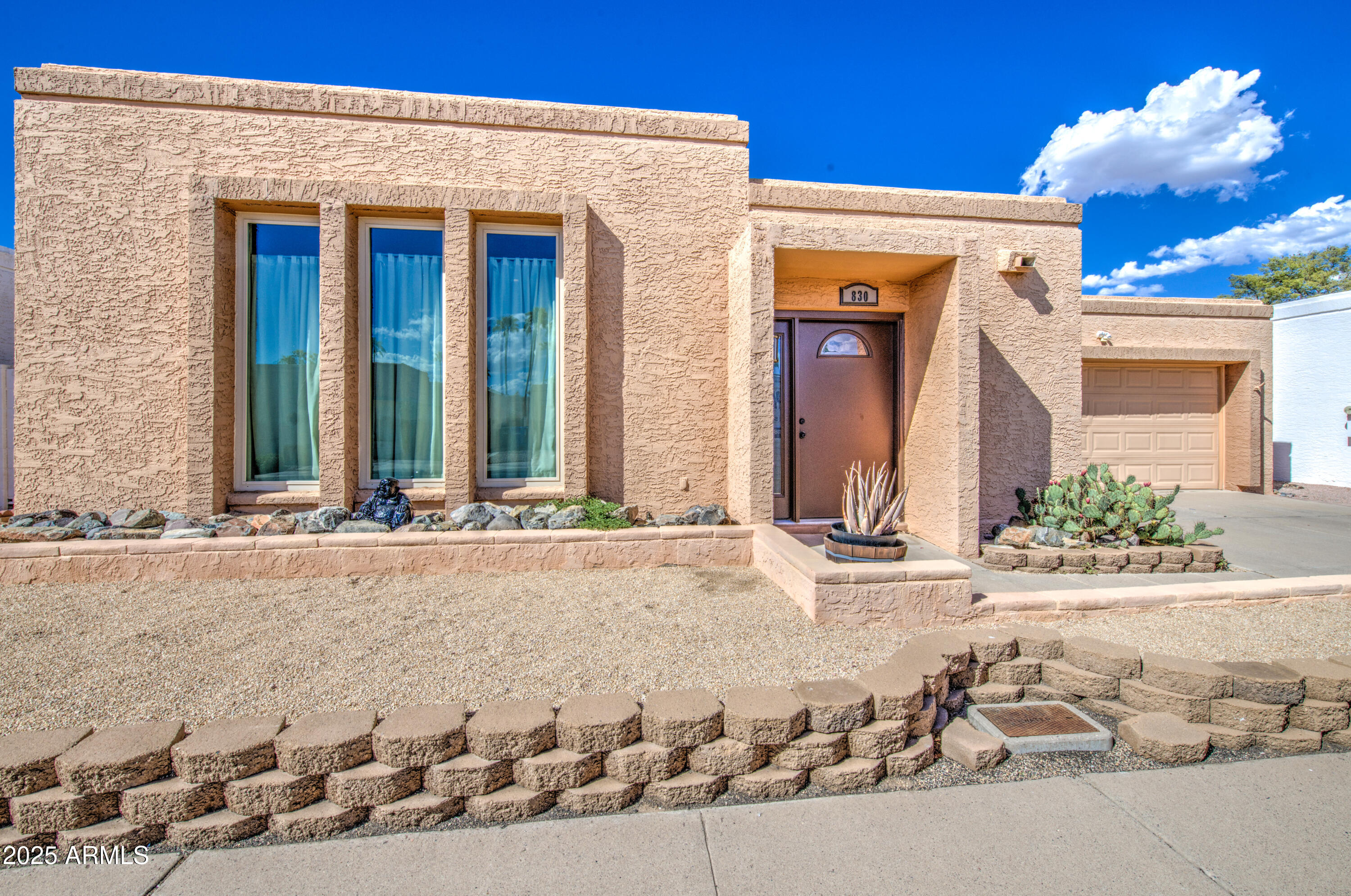 830 E MICHELLE Drive