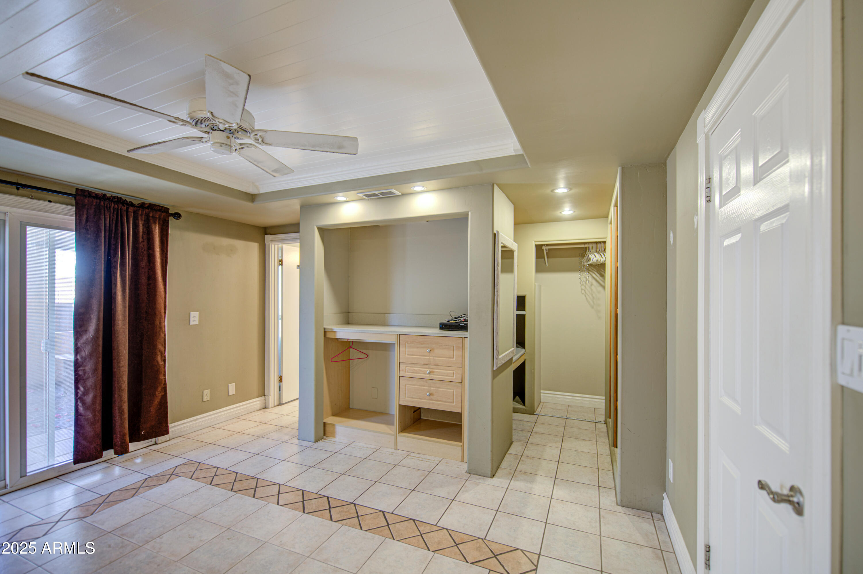 830 E MICHELLE Drive