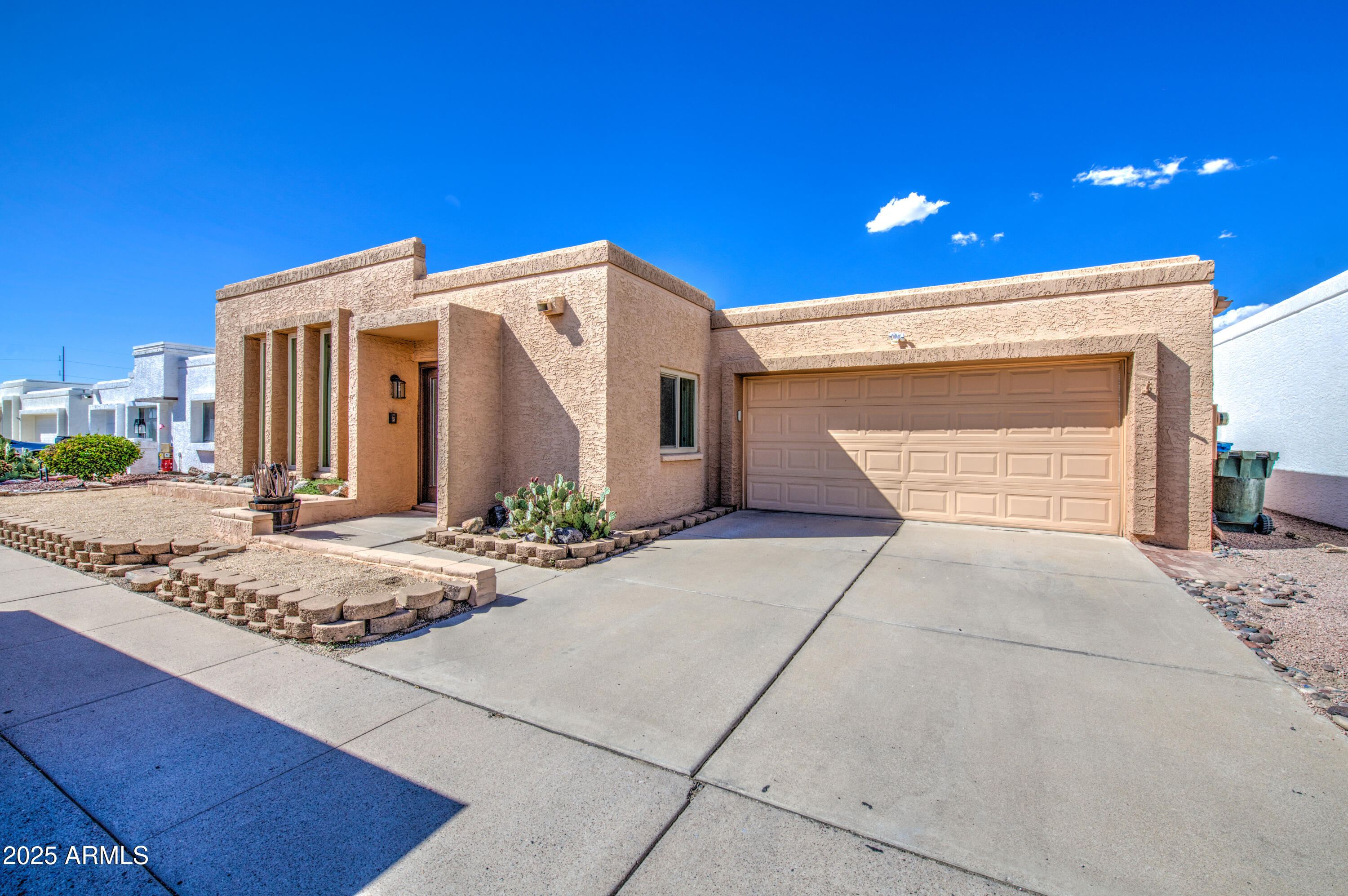 830 E MICHELLE Drive