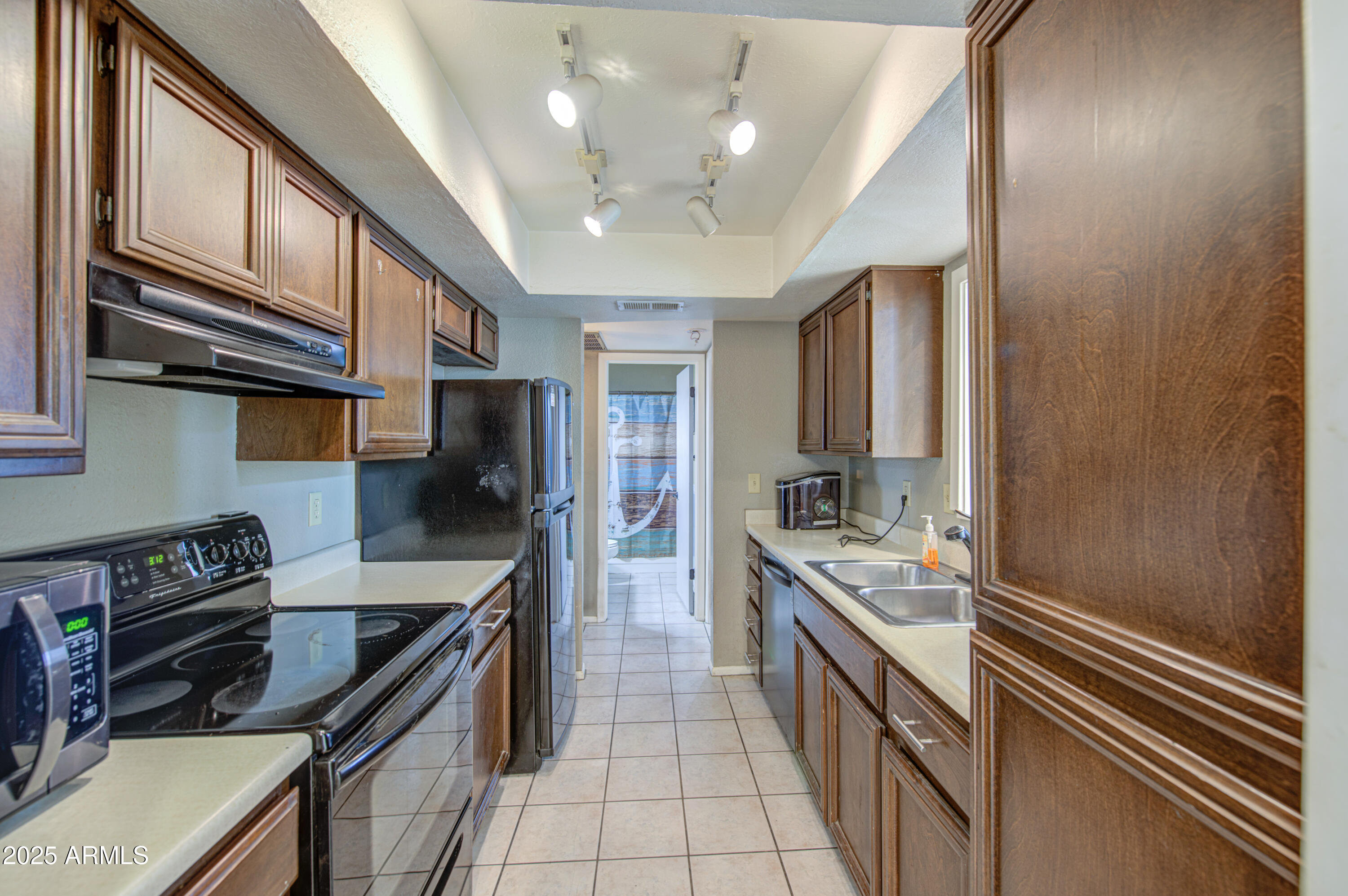 830 E MICHELLE Drive