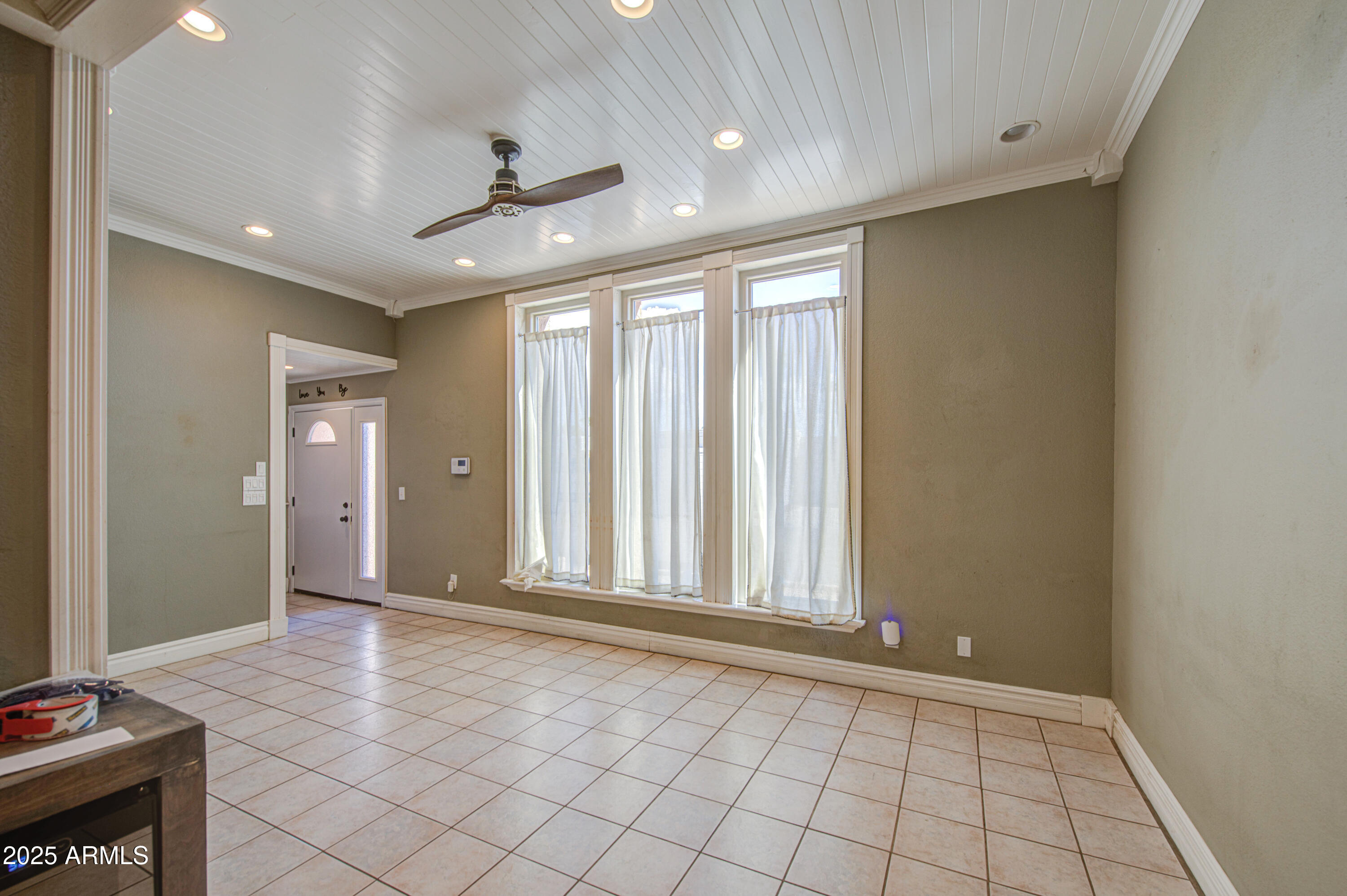 830 E MICHELLE Drive