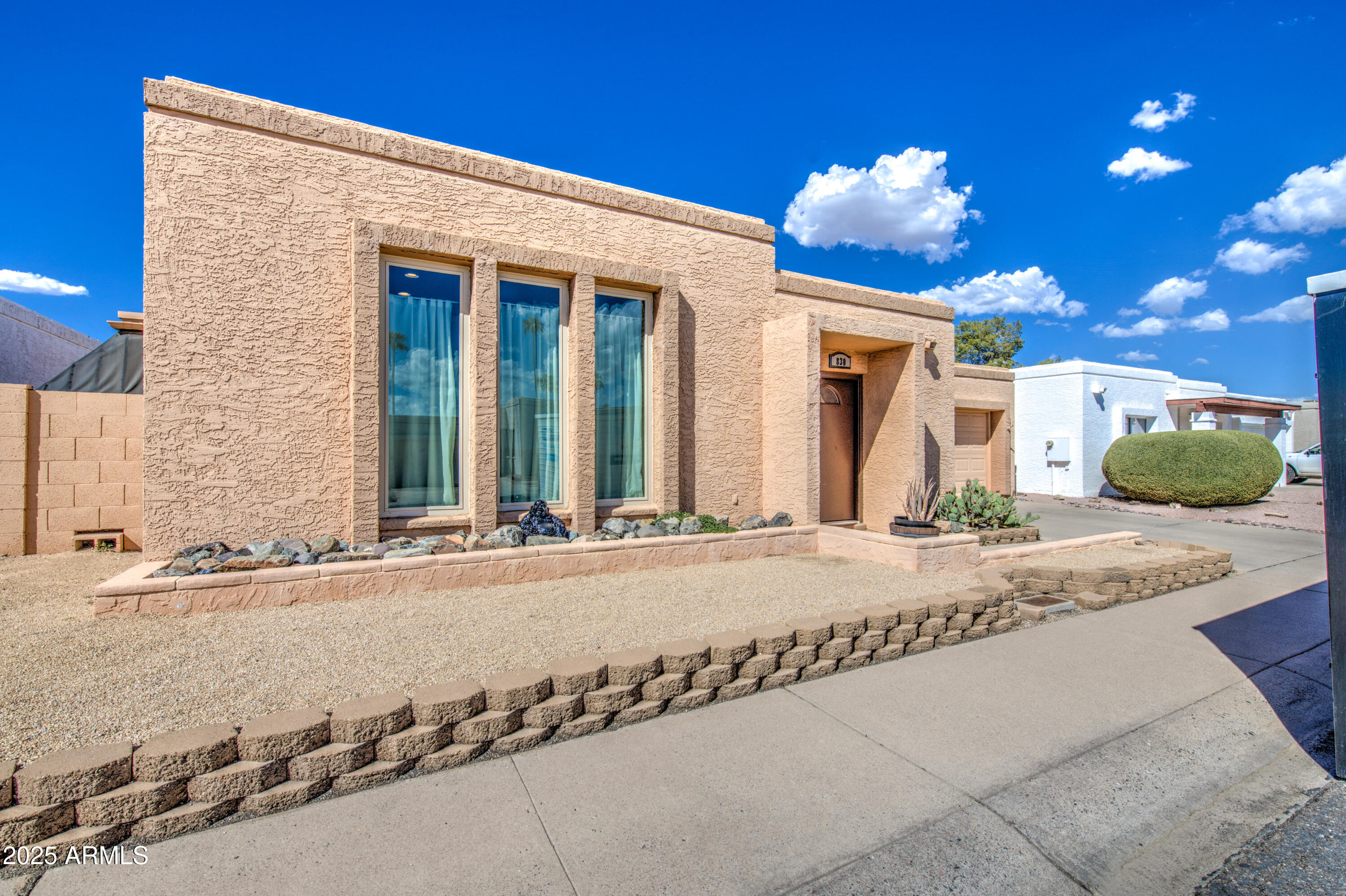 830 E MICHELLE Drive