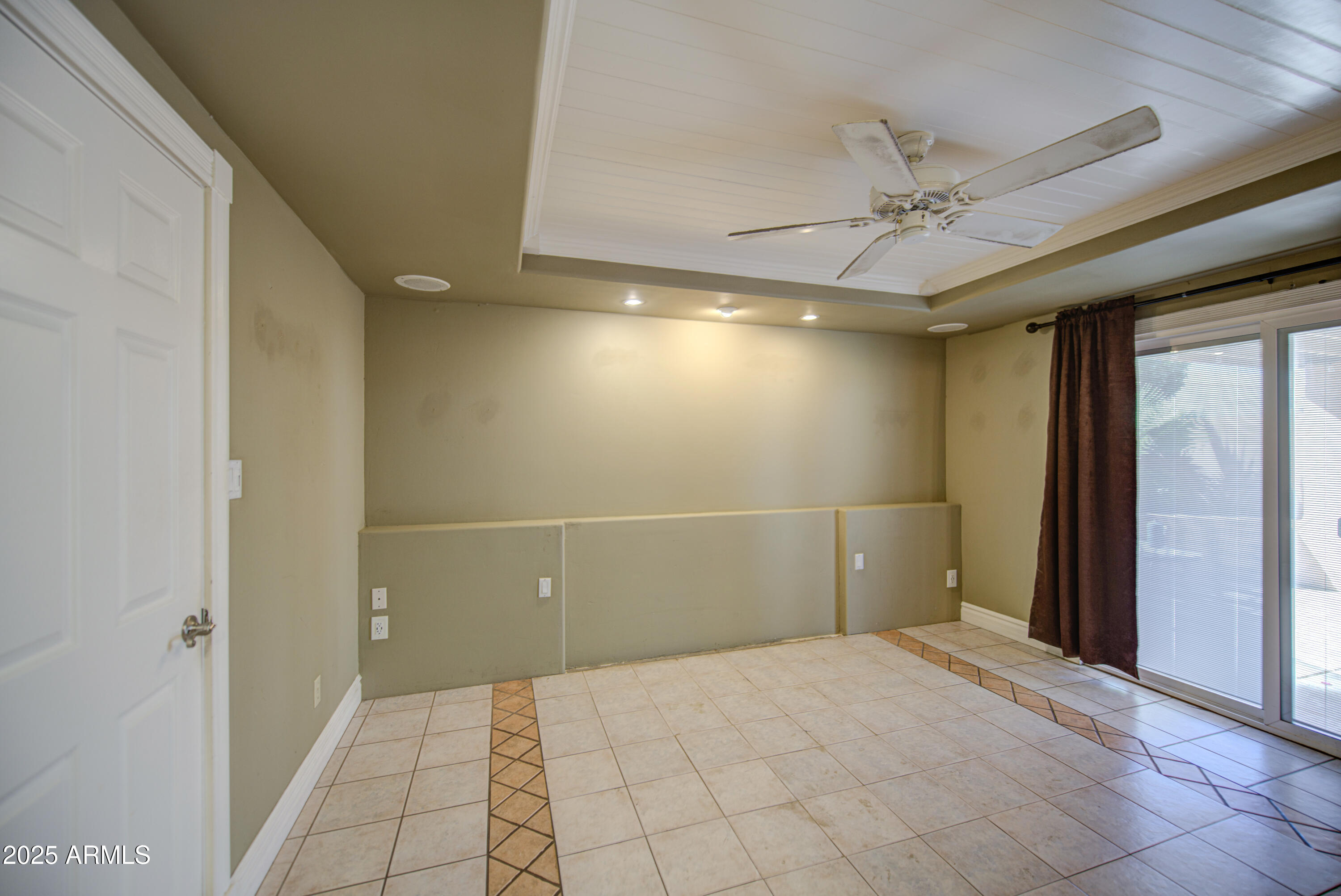 830 E MICHELLE Drive