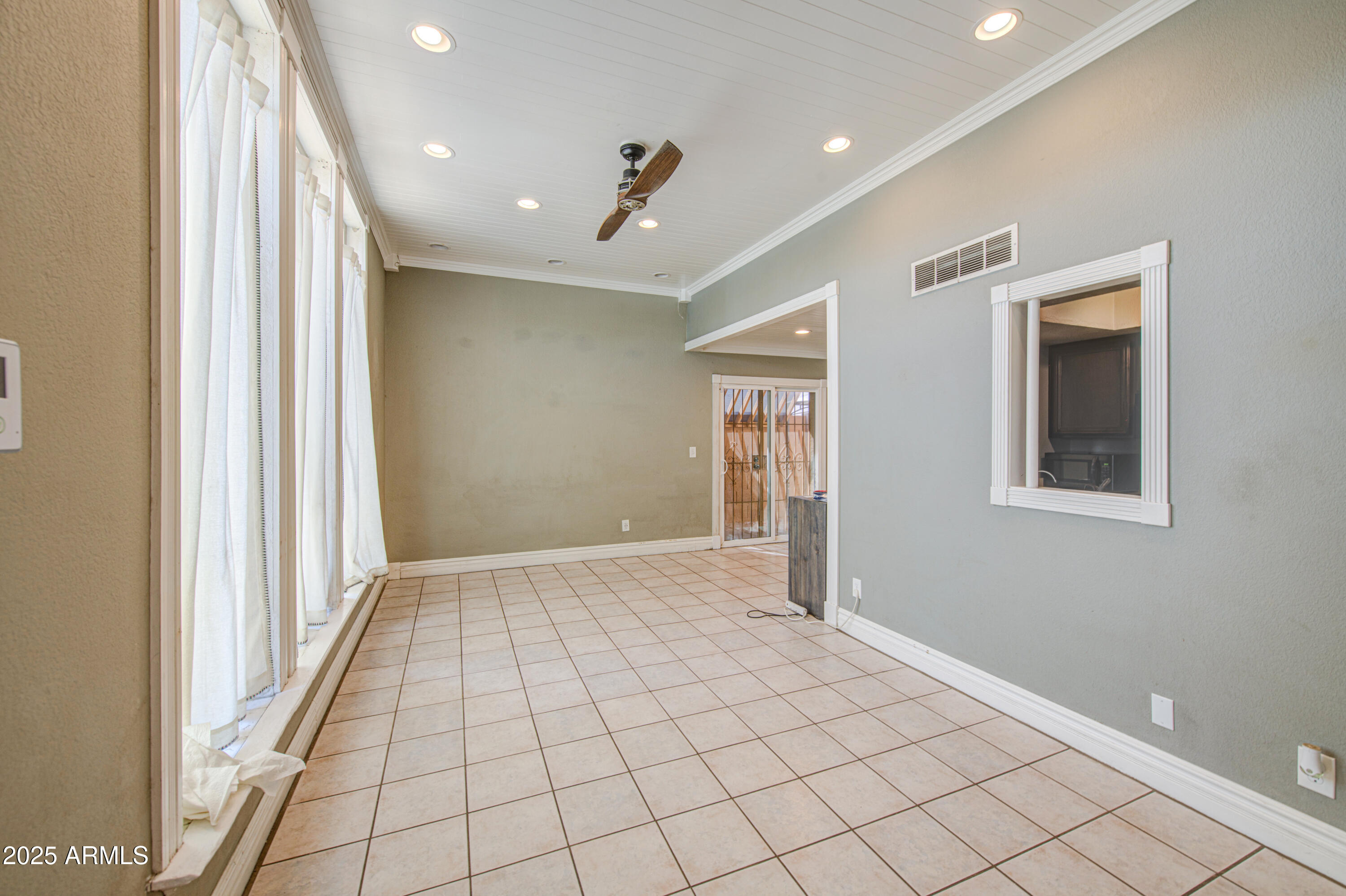 830 E MICHELLE Drive