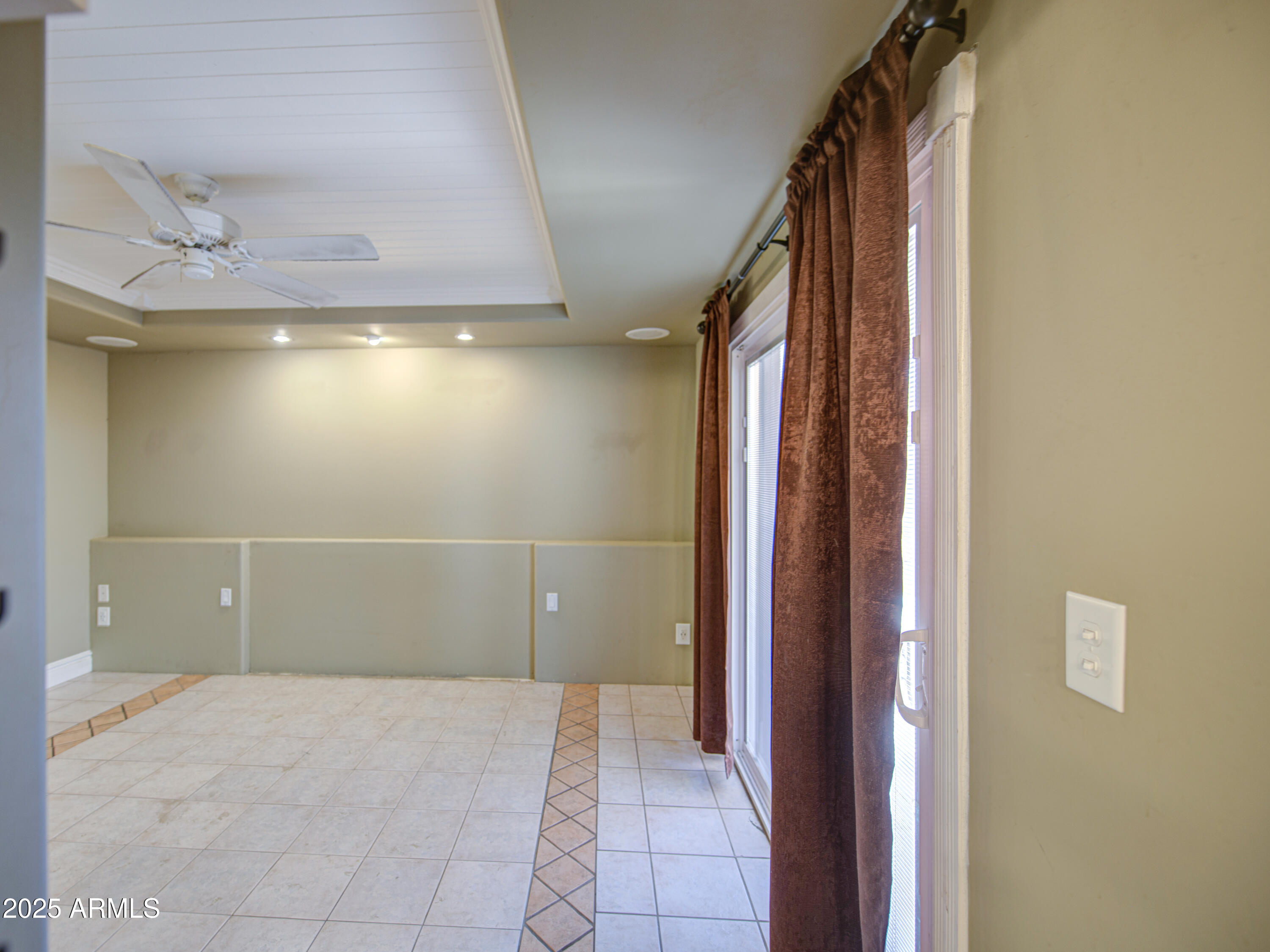 830 E MICHELLE Drive