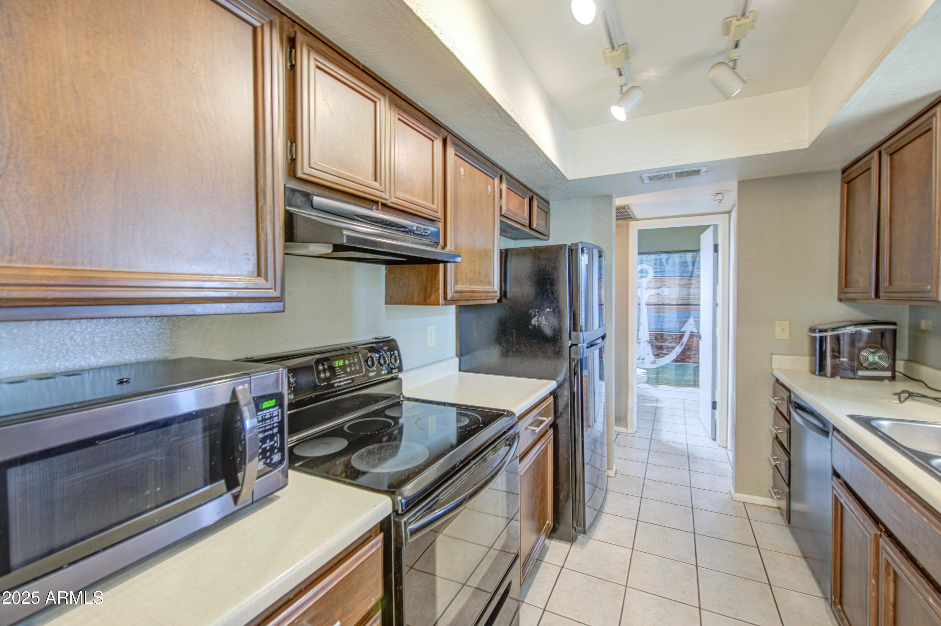 830 E MICHELLE Drive