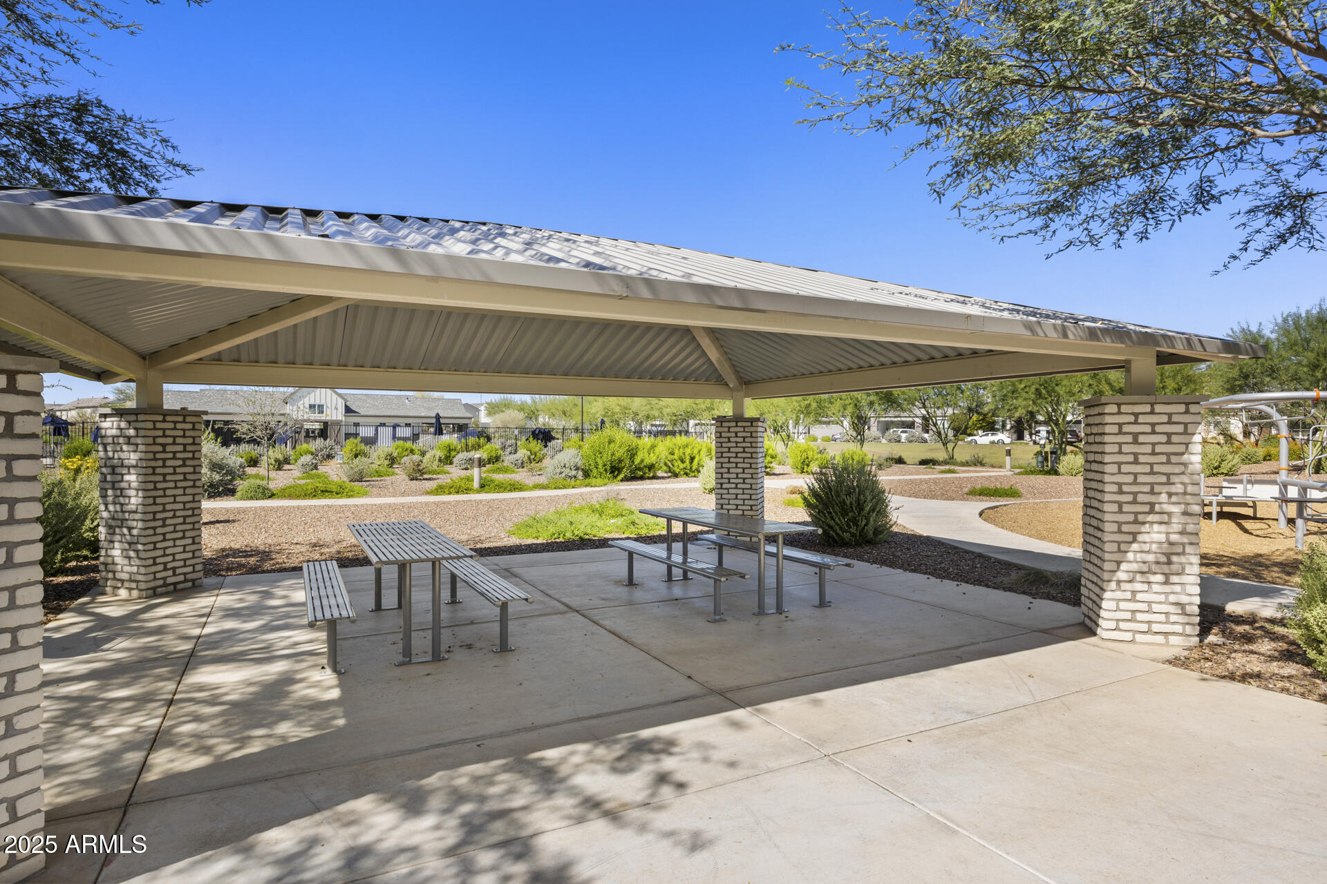 5018 E Hartford Avenue